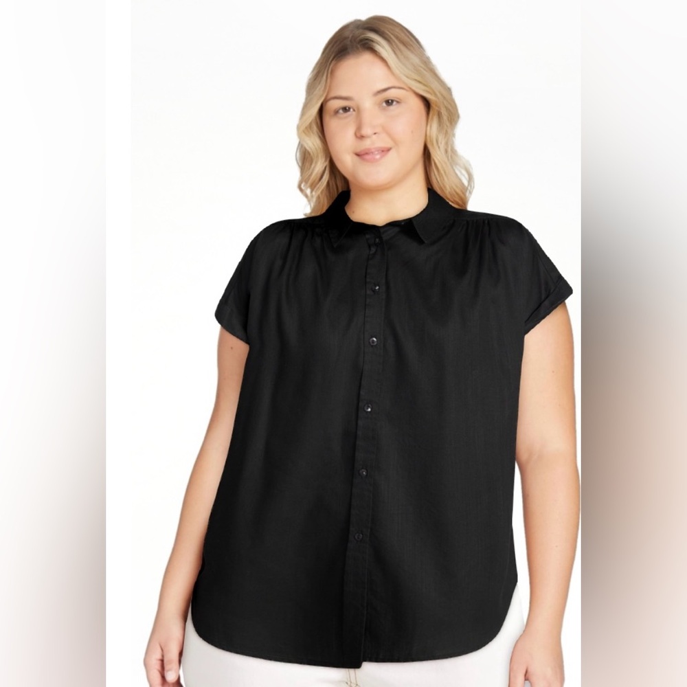 NWT Time and Tru Black Short-Sleeve Button-Down Top